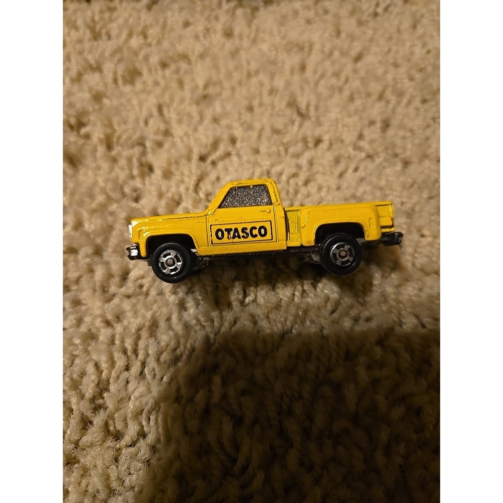 vintage 1:64 scale Chevrolet Stepside Pickup die-cast toy truck.